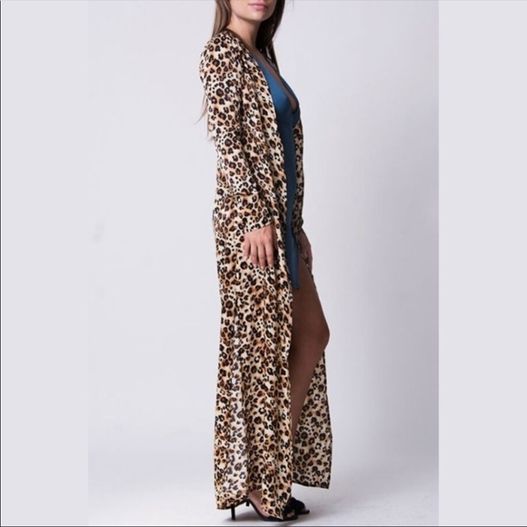 ✨LAST ONE✨Fabulous Leopard side slits long duster - Picture 2 of 8